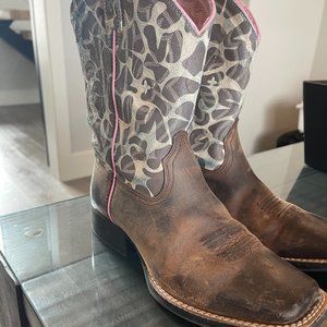 Ariat Girls Square Toe Western Boot with Animal print Size 4